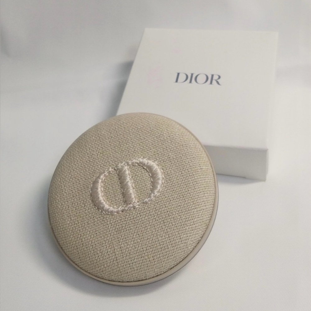 Dior Ivory Embroidered Compact - Picture 1 of 4